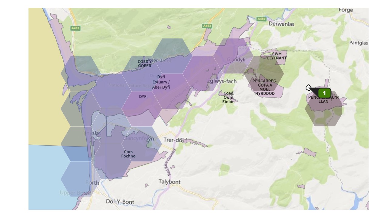 A screenshot from UK AERIUS showing emission density over a protected site on a hexagonal grid.